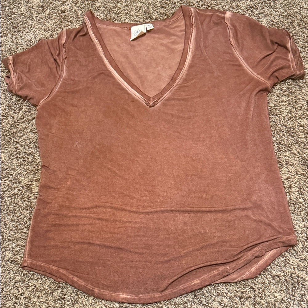 White Crow V-Neck Short Sleeve Tee in Warm Brown
